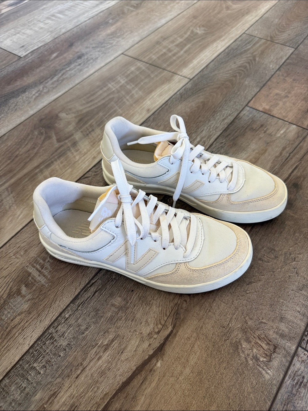 Good Used Condition New Balance CT300 V3 Men's Lace-Up Sneakers in White & Beige